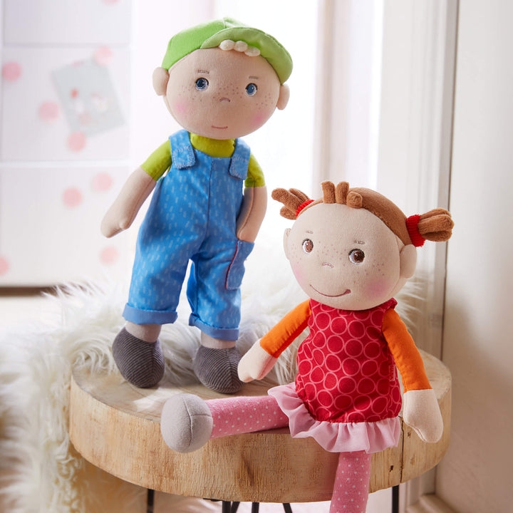 HABA 305042 Muñeca Till Para Abrazar, 25 Cm De Peluche Suave, Compañera Ideal Para Bebés Y Niños De 18 Meses En Adelante