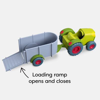 Loading ramp opens and closes