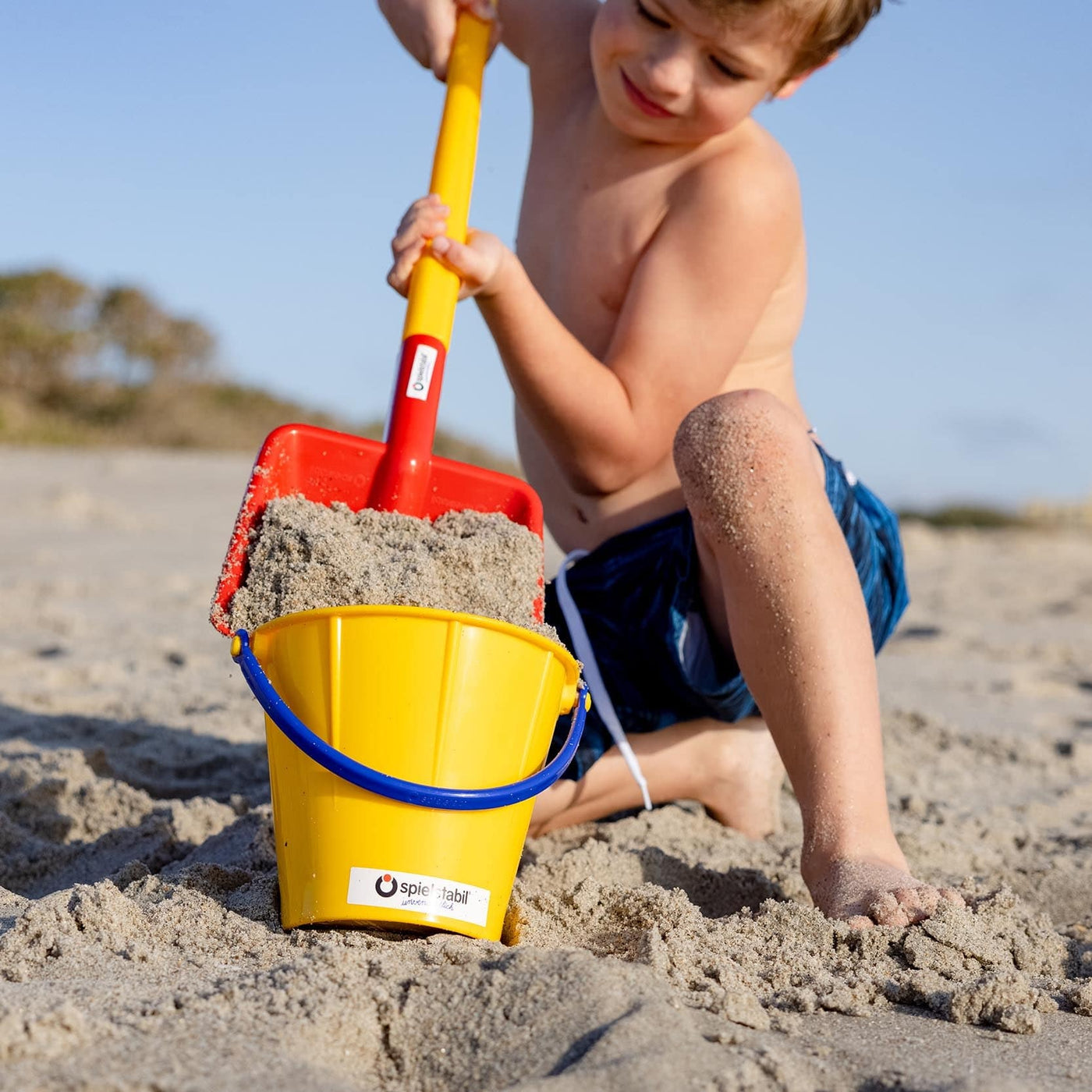 Children's Long Handled Flat Shovel for Snow or Sand - HABA USA
